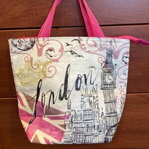 London Theme Bag  Souvenir Insulated Travel Lunch Shopping Zippered Closure Tote